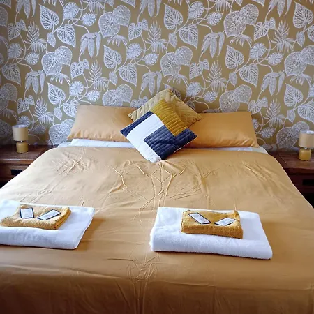 Мини-отель The White Swan Deighton *